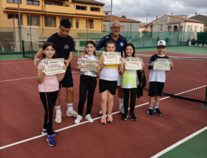 Scopri di più sull'articolo SCUOLA TENNIS 2023 – festa per le prove finali e la consegna degli attestati